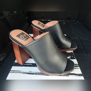 Platform sandal. DV Dolce Vita Size 7